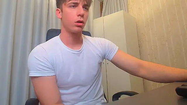 Snapshot of KellenWest chatting on December 19, 2025, 5:10 am KellenWest online show from December 19, 2025, 5:10 am