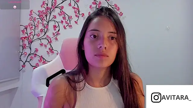 vanesita  online show from May 14, 2026, 1:02 am