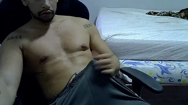Snapshot of moreno_dotado22 chatting on August 6, 2026, 8:04 pm moreno dotado22 online show from August 6, 2026, 8:04 pm
