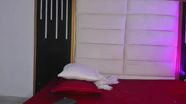 JuliMonroe19 online show from March 4, 2026, 1:08 pm