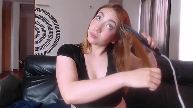 Snapshot of BeautyYoungblond chatting on June 17, 2026, 9:25 pm BeautyYoungblond online show from June 17, 2026, 9:25 pm