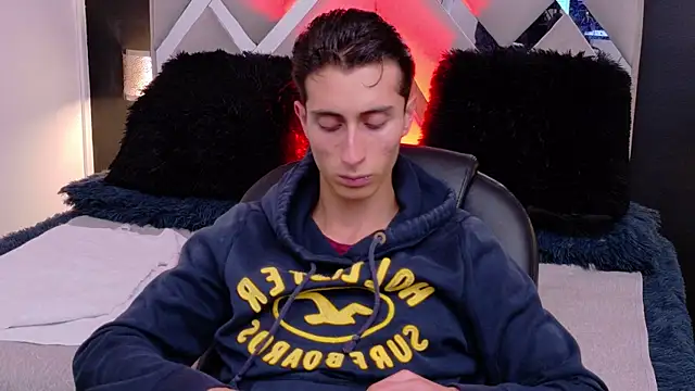 Snapshot of Ithan_Skin chatting on January 6, 2026, 11:47 am Ithan Skin online show from January 6, 2026, 11:47 am