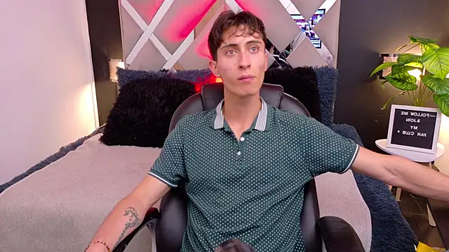 Snapshot of Ithan_Skin chatting on December 19, 2025, 11:45 am Ithan Skin online show from December 19, 2025, 11:45 am