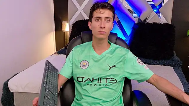 Snapshot of Ithan_Skin chatting on January 9, 2026, 12:34 pm Ithan Skin online show from January 9, 2026, 12:34 pm