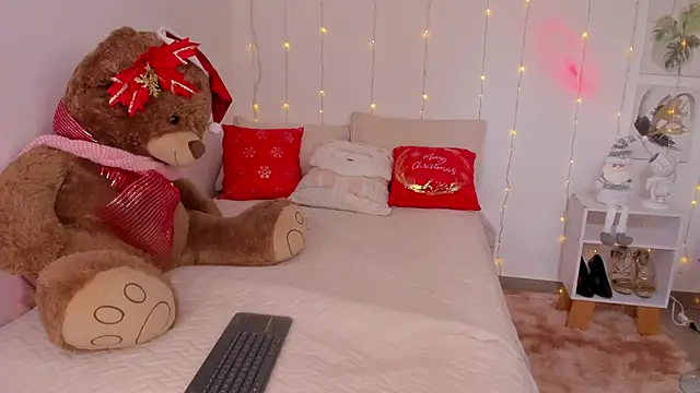 Snapshot of Lily_Hiill7 chatting on December 17, 2025, 6:35 pm Lily Hiill7 online show from December 17, 2025, 6:35 pm