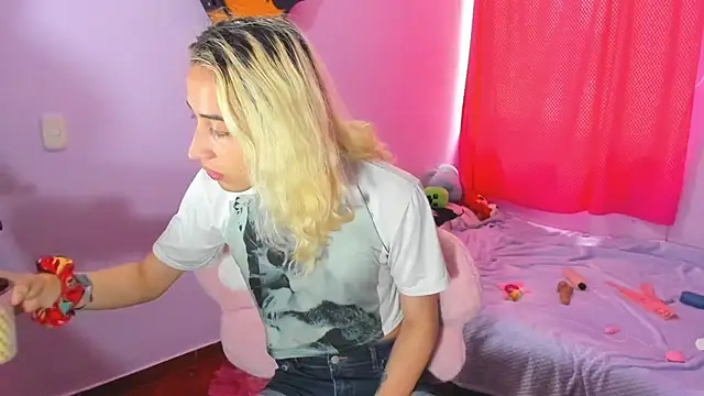 Snapshot of Elis-Darling chatting on February 6, 2026, 9:44 pm Elis-Darling online show from February 6, 2026, 9:44 pm