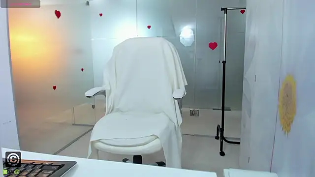 missdominna online show from February 2, 2026, 4:00 am