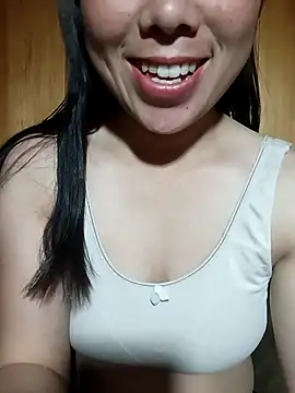 Snapshot of Chloe-ee chatting on February 5, 2026, 7:32 pm Chloe-ee online show from February 5, 2026, 7:32 pm