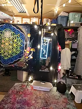 infinirose online show from April 13, 2026, 8:07 am