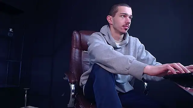 Snapshot of KaydenDrew chatting on December 17, 2025, 5:23 am KaydenDrew online show from December 17, 2025, 5:23 am