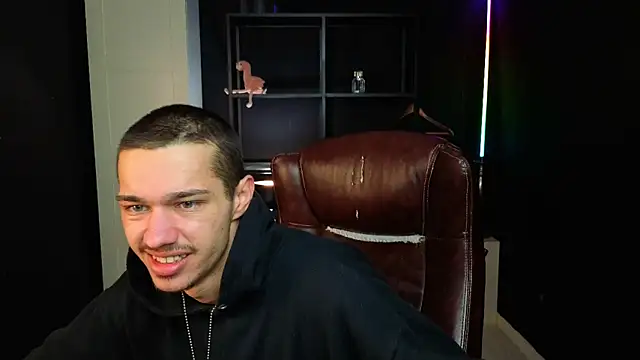 Snapshot of KaydenDrew chatting on February 18, 2026, 5:49 am KaydenDrew online show from February 18, 2026, 5:49 am