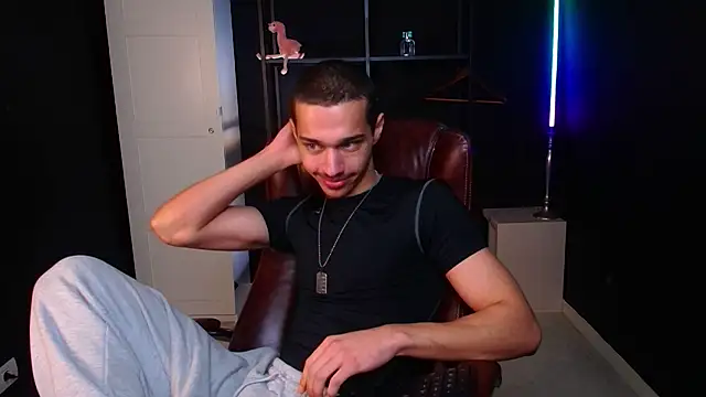 Snapshot of KaydenDrew chatting on February 15, 2026, 7:51 am KaydenDrew online show from February 15, 2026, 7:51 am