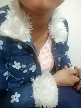 Meenu rani7 online show from January 15, 2026, 4:27 am