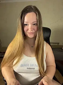 Snapshot of CaramelleSugarr chatting on May 4, 2026, 6:44 pm CaramelleSugarr online show from May 4, 2026, 6:44 pm