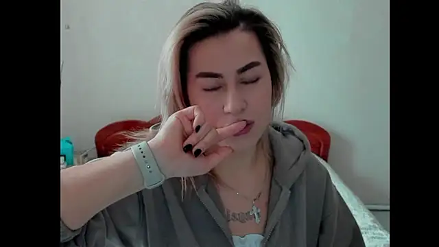 Roxi Joy online show from January 8, 2026, 10:54 am