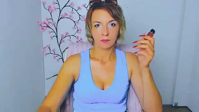 Lana Foxyy online show from July 17, 2026, 5:48 am