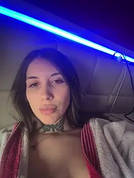 saphirafox online show from February 11, 2026, 3:56 pm