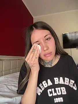 saphirafox online show from March 24, 2026, 1:44 pm