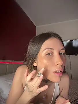 saphirafox online show from March 11, 2026, 1:38 pm