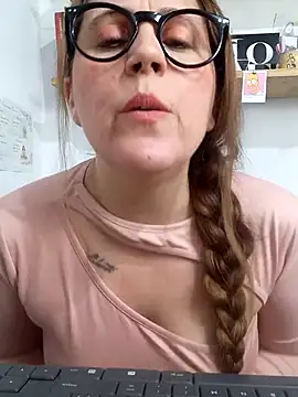 SofiEsteves online show from April 8, 2026, 12:39 pm