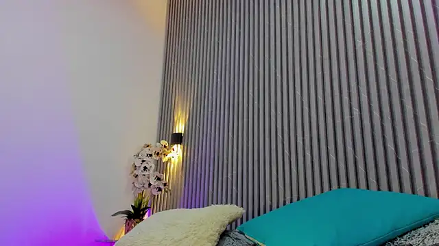 CharloteBrown  online show from December 19, 2025, 7:16 pm