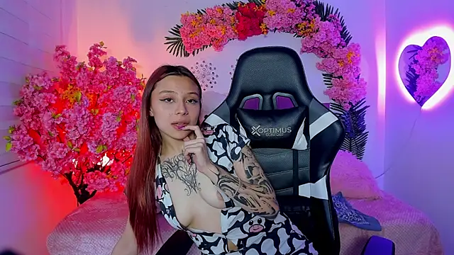 Snapshot of Nickie_reed_ chatting on May 27, 2026, 9:44 pm Nickie reed online show from May 27, 2026, 9:44 pm
