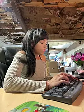 NikkiMakesUSticky online show from May 4, 2026, 6:44 pm