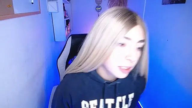 channel blondee online show from April 7, 2026, 12:23 am