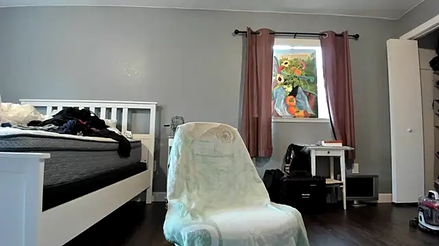 Snapshot of Studmuffin4you chatting on April 1, 2026, 3:53 pm Studmuffin4you online show from April 1, 2026, 3:53 pm