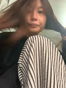 Snapshot of Baby_Bi chatting on December 17, 2025, 9:36 am Baby Bi online show from December 17, 2025, 9:36 am