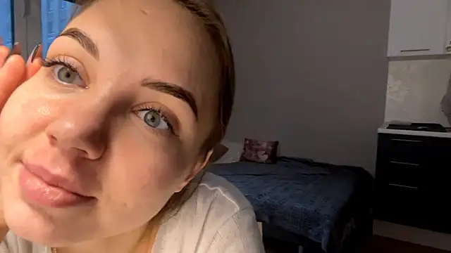 AliceQueenGirl online show from January 9, 2026, 12:45 pm