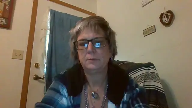 becky1111 online show from May 15, 2026, 12:03 pm