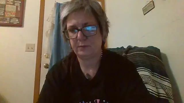 becky1111 online show from May 3, 2026, 11:37 am