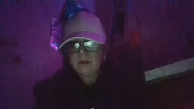 becky1111 online show from April 19, 2026, 10:38 am
