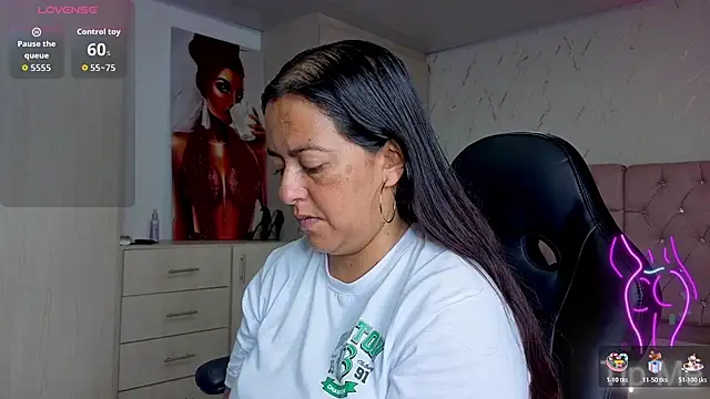 Snapshot of evelyn_harpeery chatting on February 21, 2026, 10:50 am evelyn harpeery online show from February 21, 2026, 10:50 am