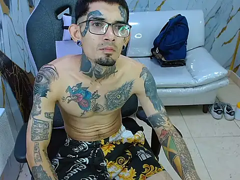 Boy tatto77 online show from May 30, 2026, 1:28 pm