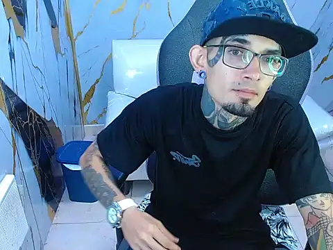 Snapshot of Boy_tatto77 chatting on July 22, 2026, 1:51 am Boy tatto77 online show from July 22, 2026, 1:51 am