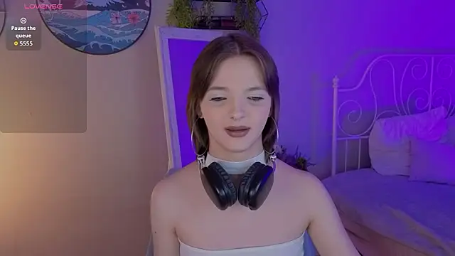 LetoriaNotley online show from February 5, 2026, 9:10 pm