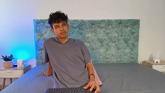 maxfrost 1 online show from December 22, 2025, 7:14 pm