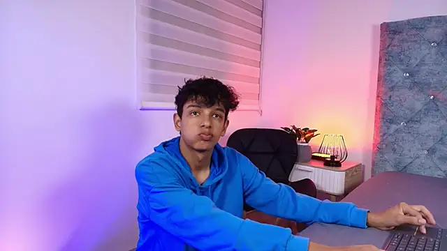 maxfrost 1 online show from January 6, 2026, 7:29 pm