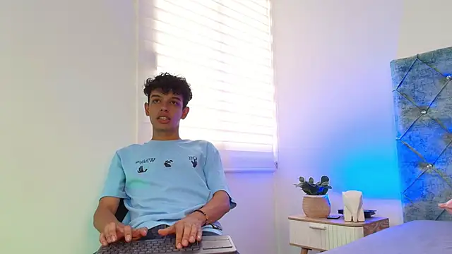 maxfrost 1 online show from December 21, 2025, 7:15 pm