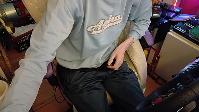 Gay-Versaut online show from February 16, 2026, 7:45 pm