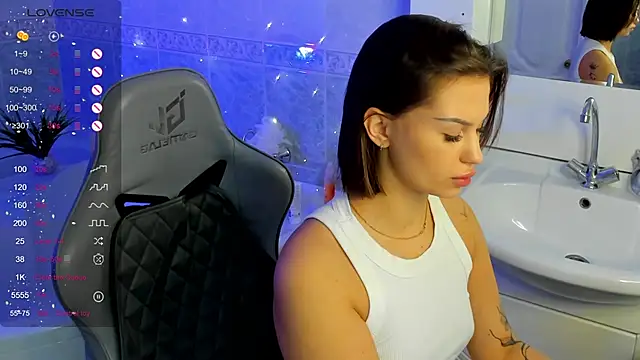 Snapshot of annie_kits chatting on February 19, 2026, 12:07 am annie kits online show from February 19, 2026, 12:07 am