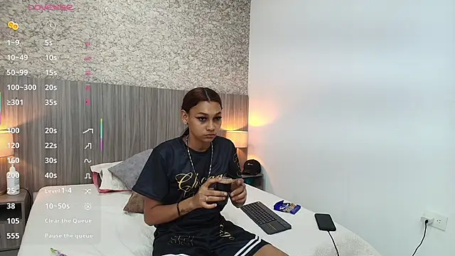 Snapshot of zoe_bermudez chatting on February 11, 2026, 3:28 am zoe bermudez online show from February 11, 2026, 3:28 am