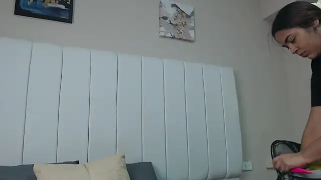 alicce will02 online show from December 20, 2025, 1:03 pm