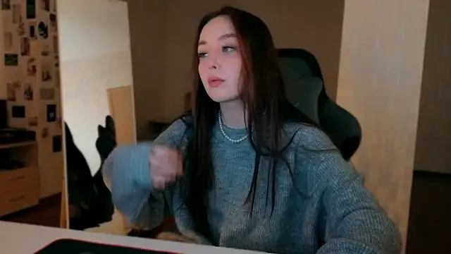 fallin lovee online show from December 20, 2025, 4:37 am