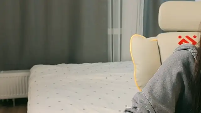 fallin lovee online show from February 24, 2026, 9:59 pm