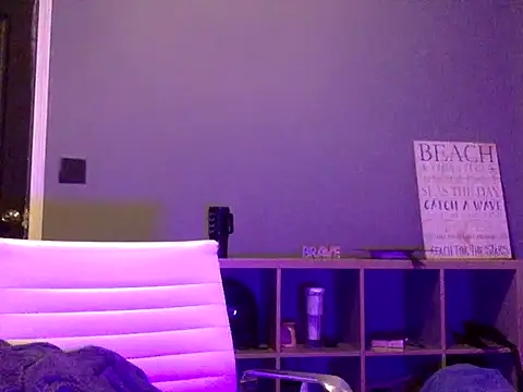 Cantgetenough0069 online show from December 22, 2025, 1:22 pm