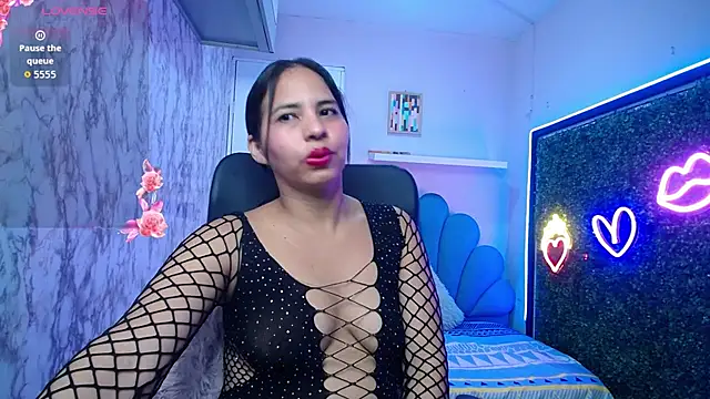 nicol ross19 online show from March 10, 2026, 3:10 am