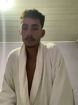 Snapshot of GuioficialBr chatting on February 24, 2026, 11:38 pm GuioficialBr online show from February 24, 2026, 11:38 pm